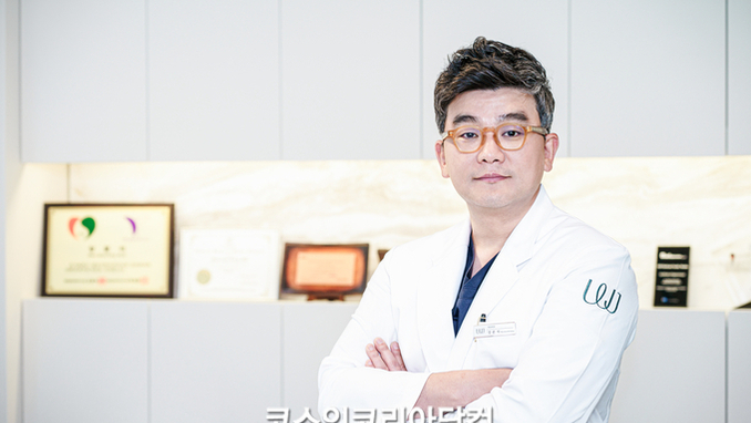 [리얼 인터뷰] 원진성형외과 강문석 대표원장 “의료인 기준으로 설계한 화장품, 신뢰할 수 있는 이유죠”
