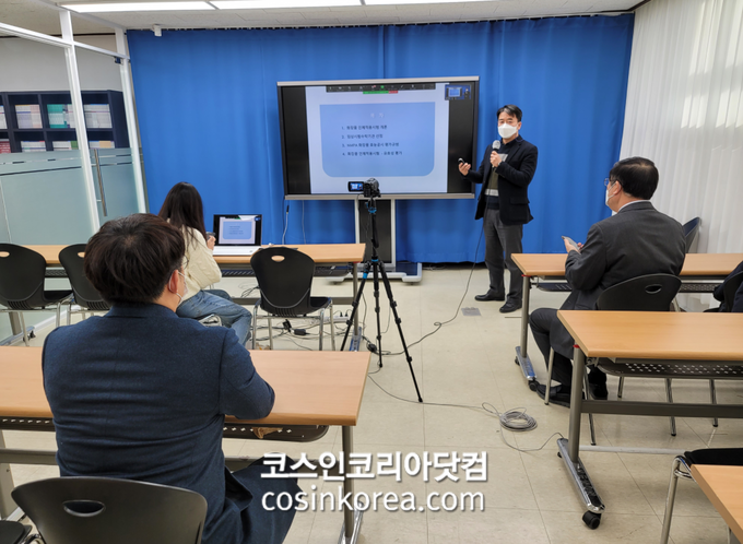 (주)더마프로 백지훈 연구소장은 ‘화장품의 효능평가(인체적용시험)’의 기본적인 개념과 함께 제도적 시행요인 등을 총체적으로 다룬 개론 설명에 나섰다. 백 연구소장은 ▲화장품 인체적용시험 개론 ▲임상시험수탁기관 선정 ▲NMPA 화장품 효능공시 평가규범 ▲화장품 인체적용시험-유효성 평가로 나눠 발표했다.