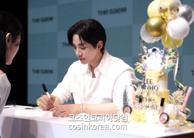 더샘, 글로벌 앰버서더 '이준호' 첫 서울 팬 사인회 '성황'